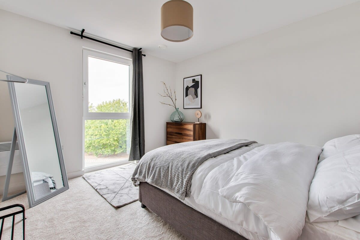 1 Bed Modern Apartment in a Converted Mill - Picture 13