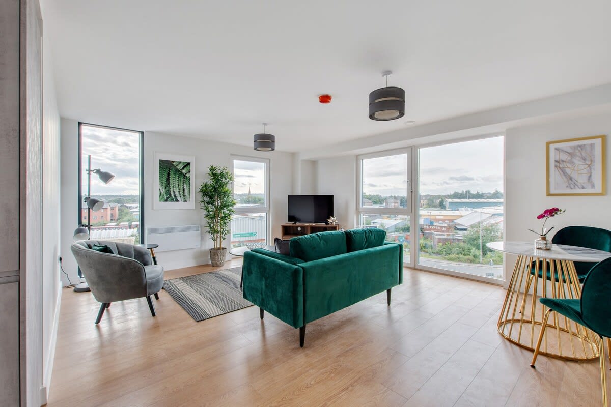 1 Bed Modern Apartment in a Converted Mill - Picture 6