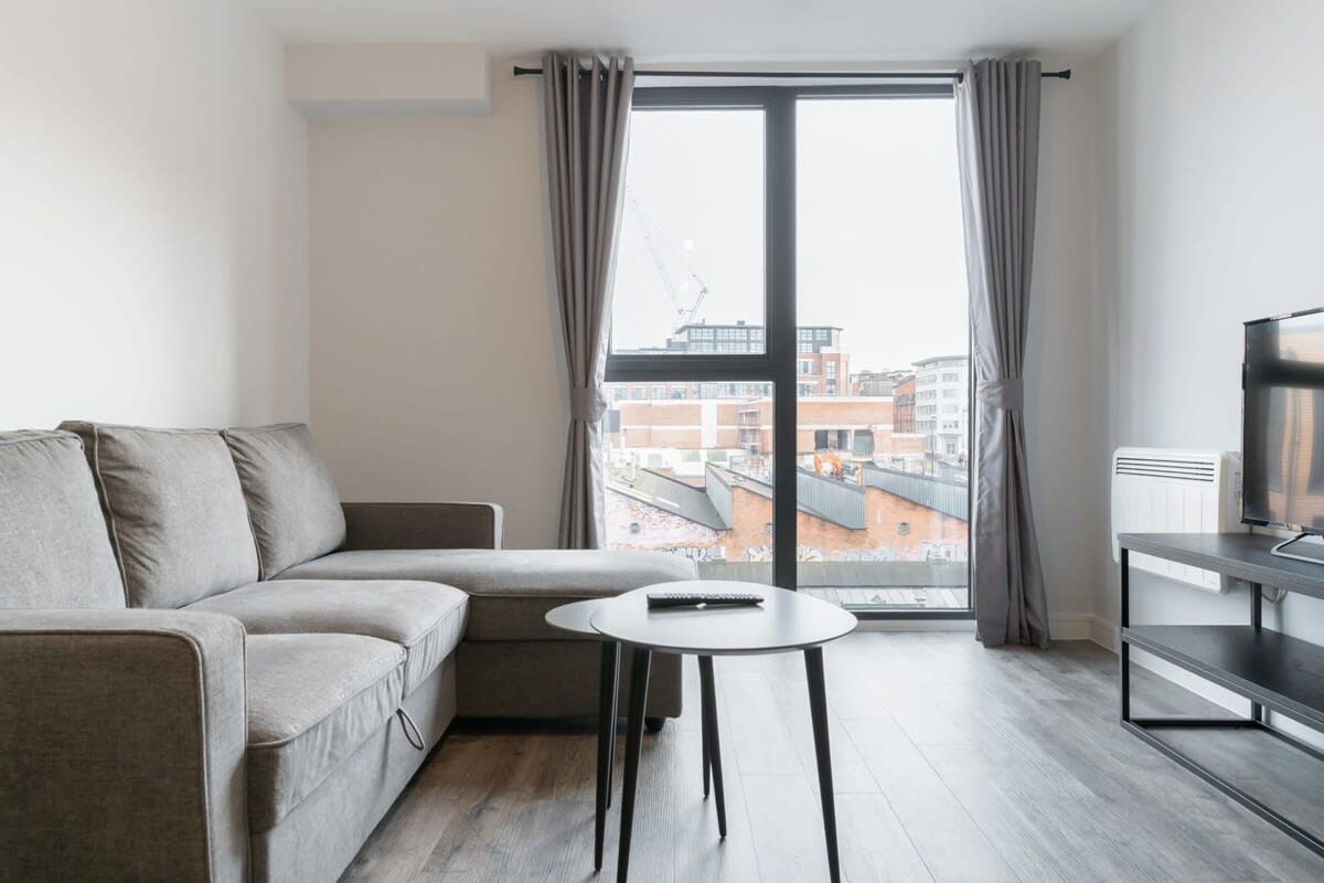 Modern Apartment with City Views in Birmingham in 262 Bradford Street, B12 0AL Birmingham