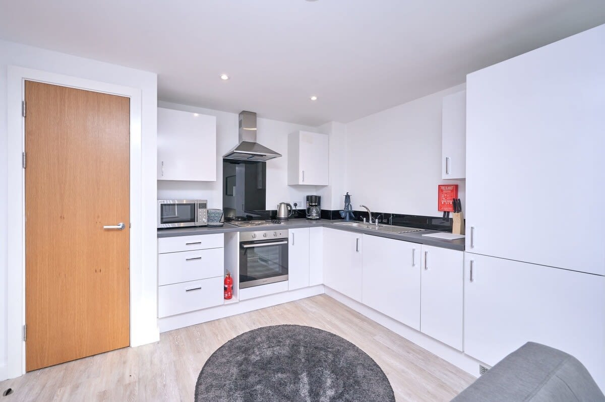 Gorgeous 1 Bed Apartment with Parking in Preston