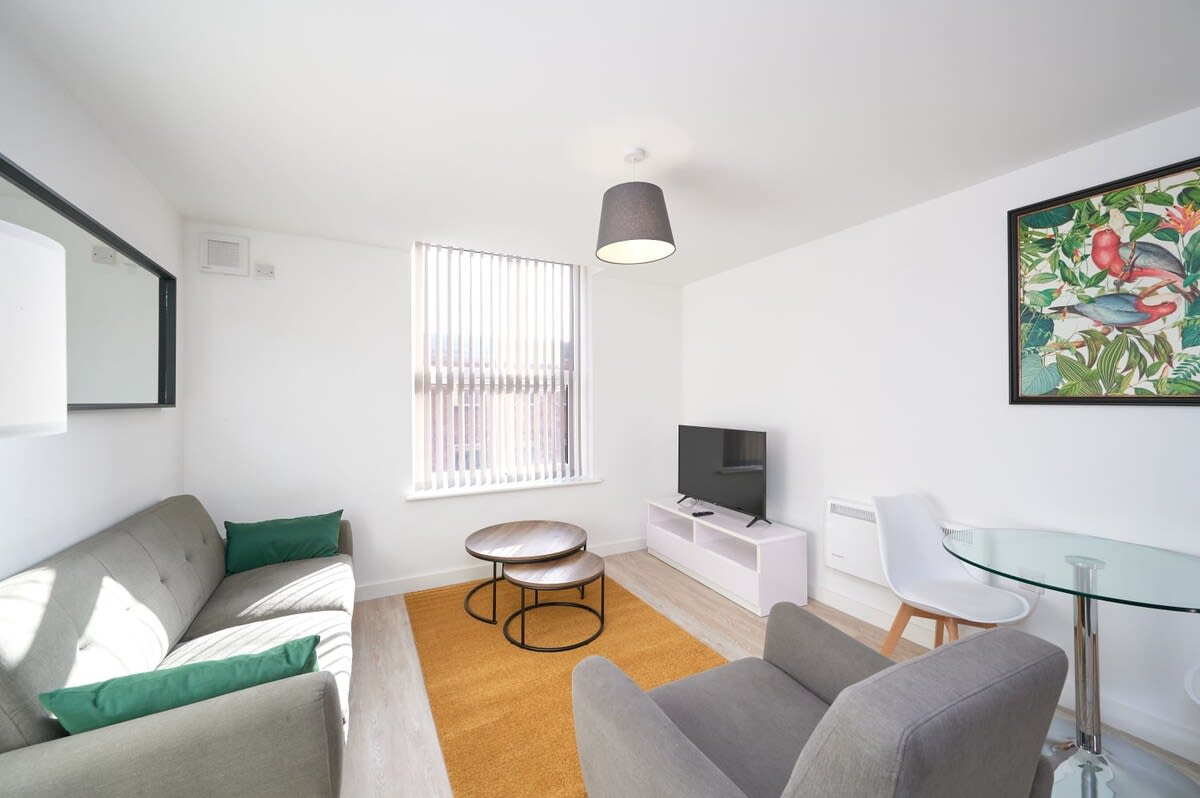 Gorgeous 1 Bed Apartment with Parking in Preston