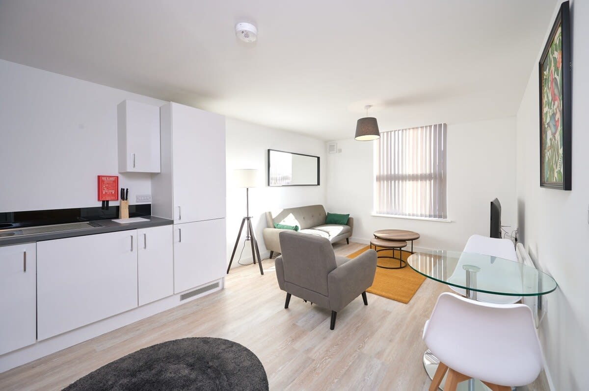 Gorgeous 1 Bed Apartment with Parking in Preston