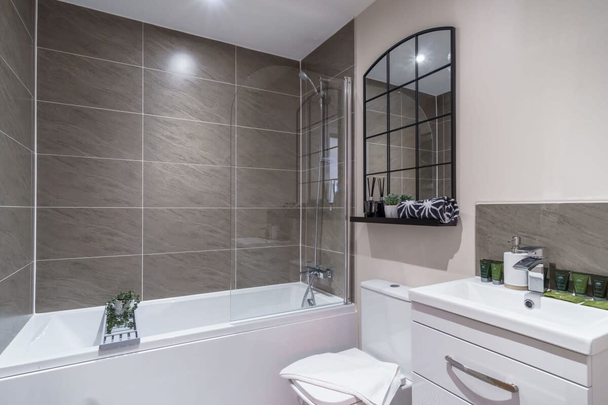 Fantastic 1 Bed Apartment, Manchester - Sleeps 3
