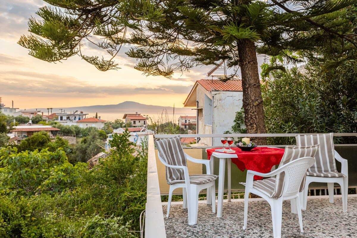 Seaside Family Haven - Avia's Spacious Getaway — Archontiko, Peloponnisos Dytiki Ellada ke Ionio — vacation rental