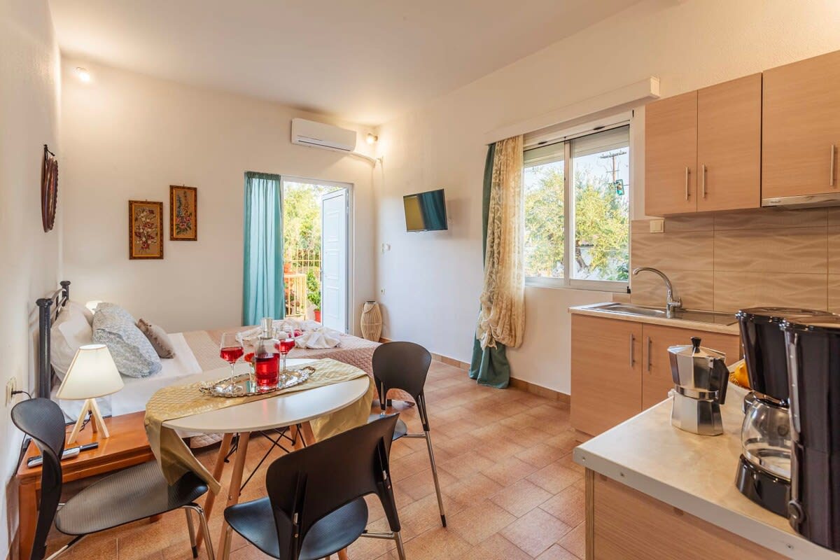 Summer Rose Garden Getaway - A step to the Beach — Kalamata — vacation rental