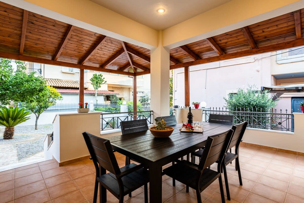 Filiatra Downtown Cozy Retreat - Homely Vibes — Filiatra — vacation rental