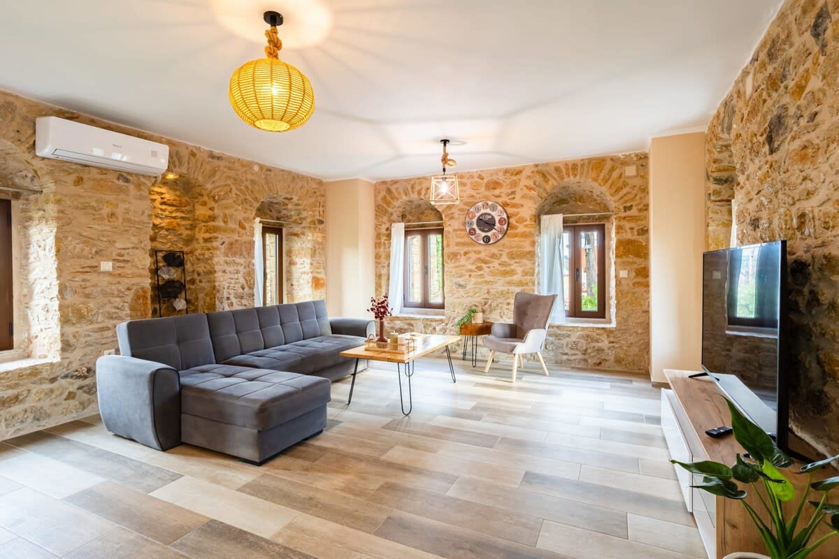 Mantineia Stone Villa-An Ethereal Getaway — Megali Mantineia — vacation rental