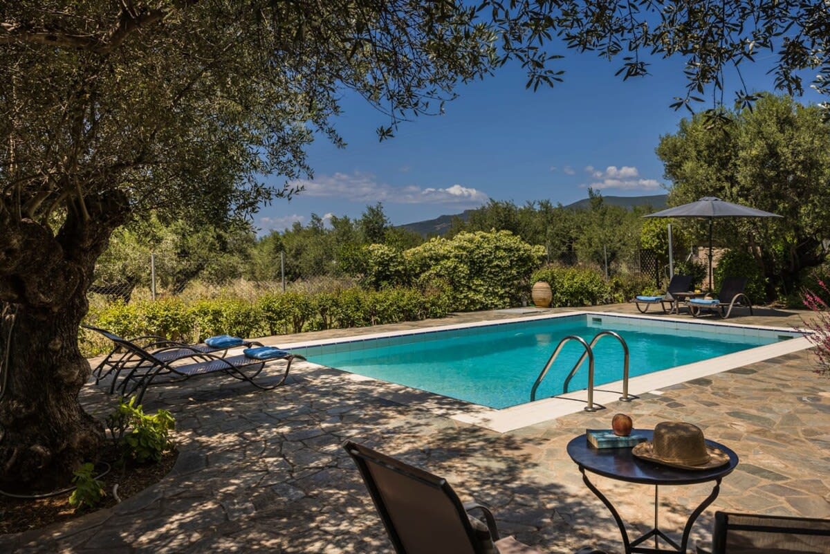 Eleonas Houses - Kardamili's  Bianca Poolside Gem — Kardamyli — vacation rental