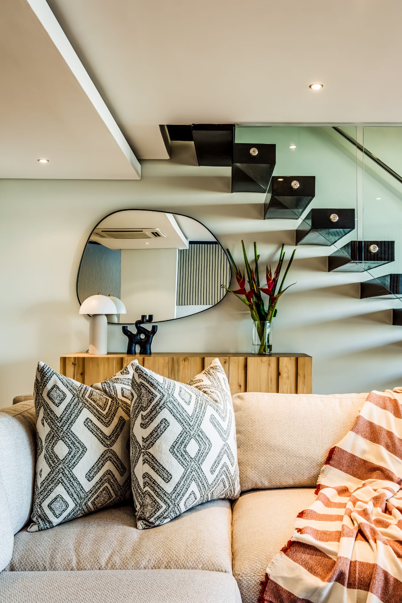 Luxurious Villa w Sea City Views Splendor Views 6