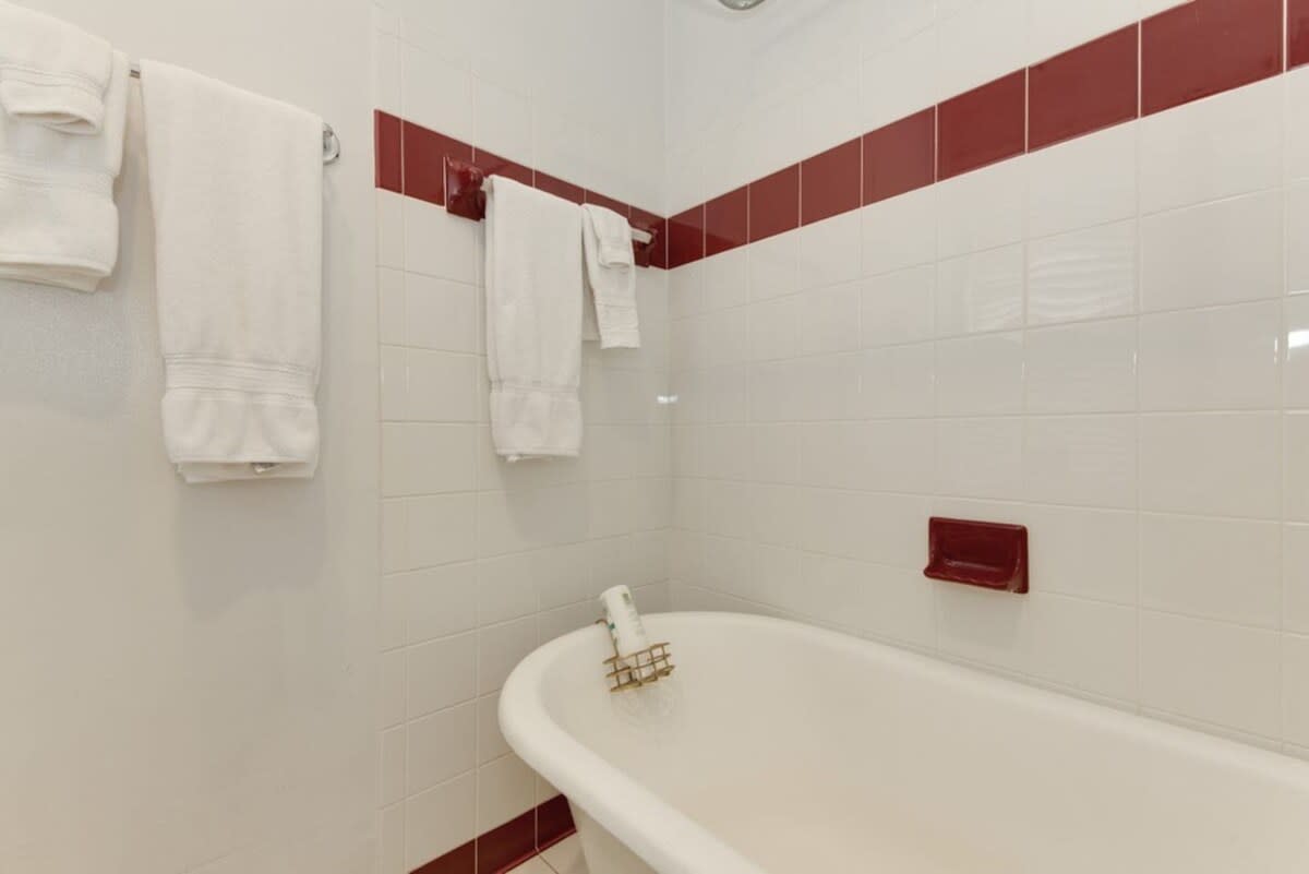 Historic DuPont Circle Inn ~ Victorian Room 2