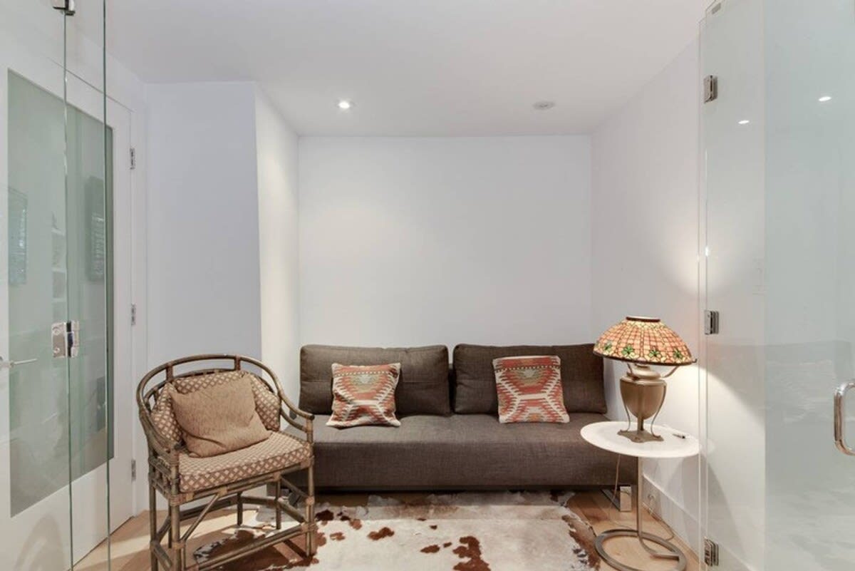 Luxury Apartment steps to The Dupont Circle Metro 6