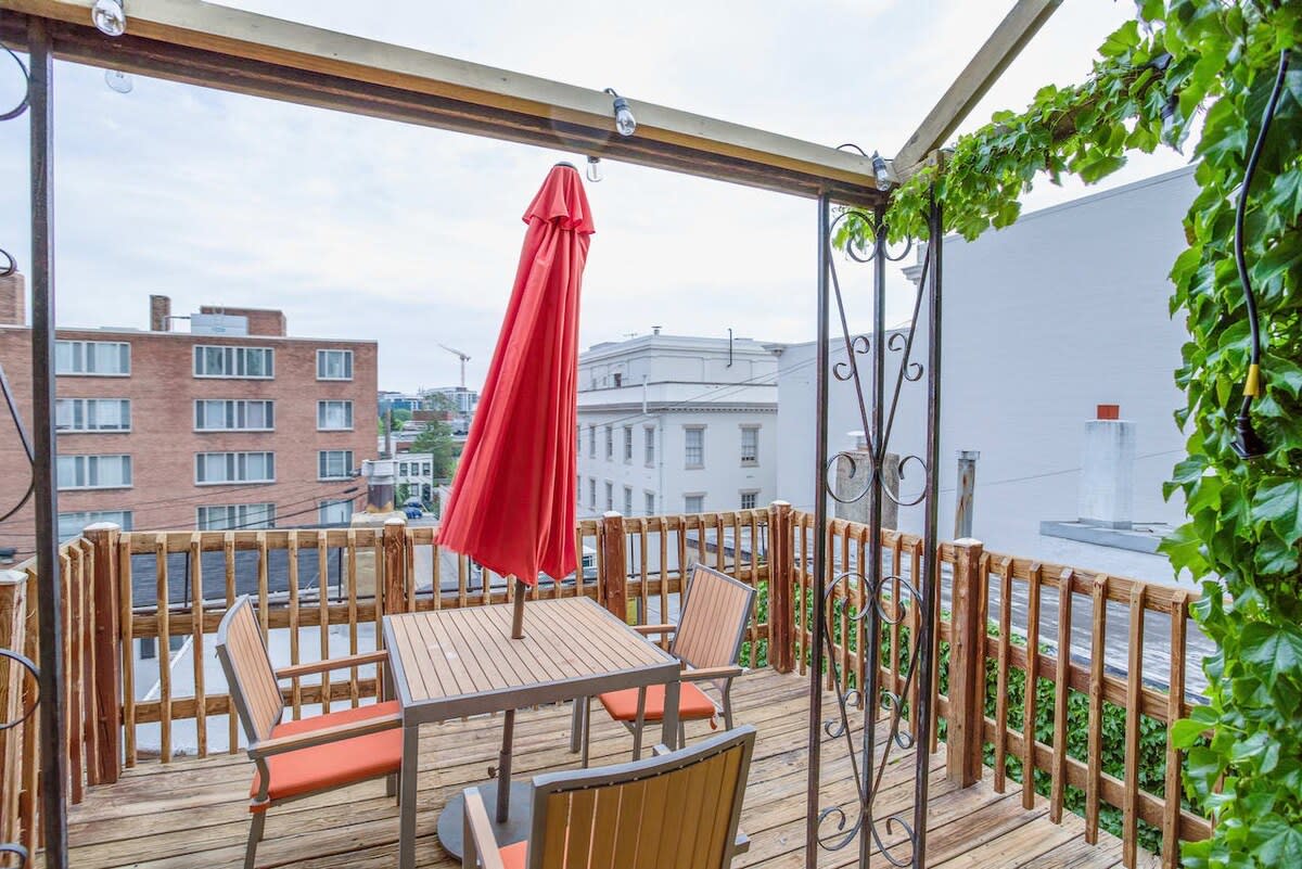 Fabulous 1 BR with Private Deck — District of Columbia, DC — vacation rental