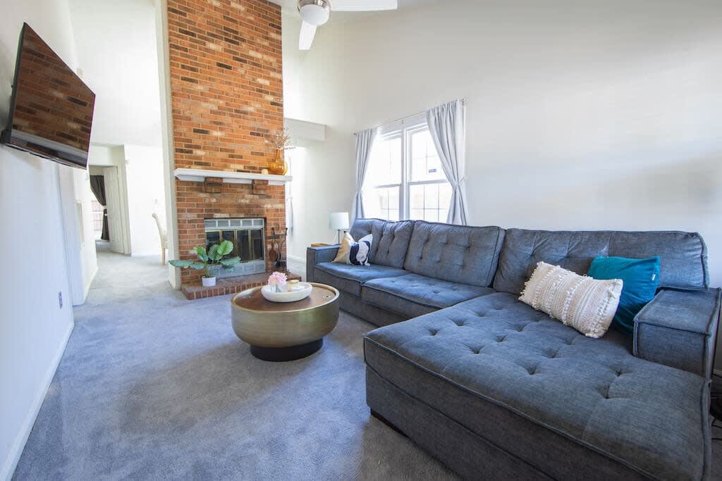 Cheerful 2 Bedroom Home near Virginia Wesleyan 2