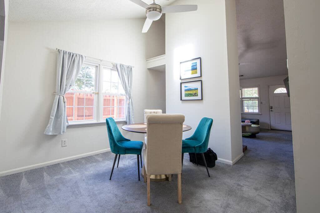 Cheerful 2 Bedroom Home near Virginia Wesleyan 4