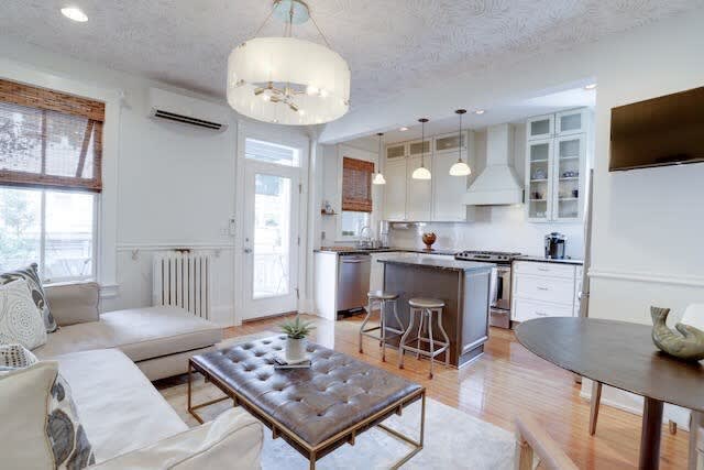 Elevated 1 BR with Den at Eastern Market — District of Columbia, DC — vacation rental
