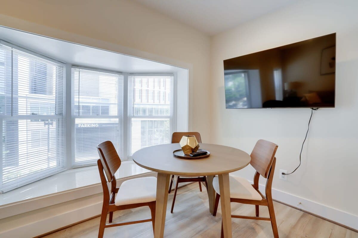 Sojourn on 9th 2BR Newly Renovated near Downtown DC 4