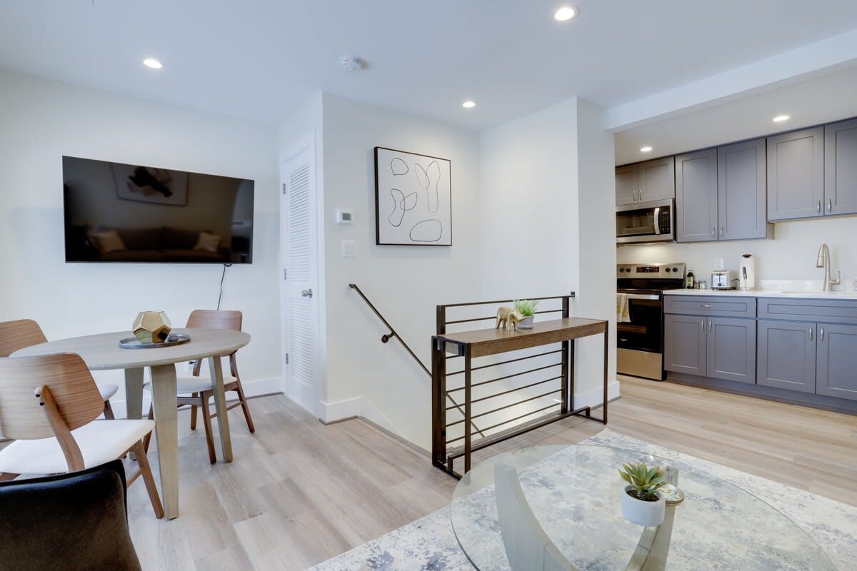 Sojourn on 9th 2BR Newly Renovated near Downtown DC 5
