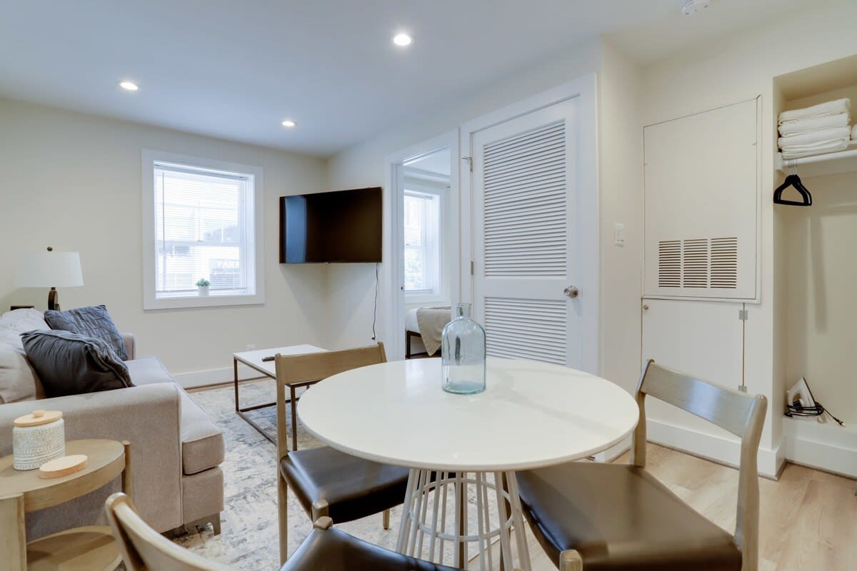 Sojourn on 9th 2BR near Convention Center & Metro 4