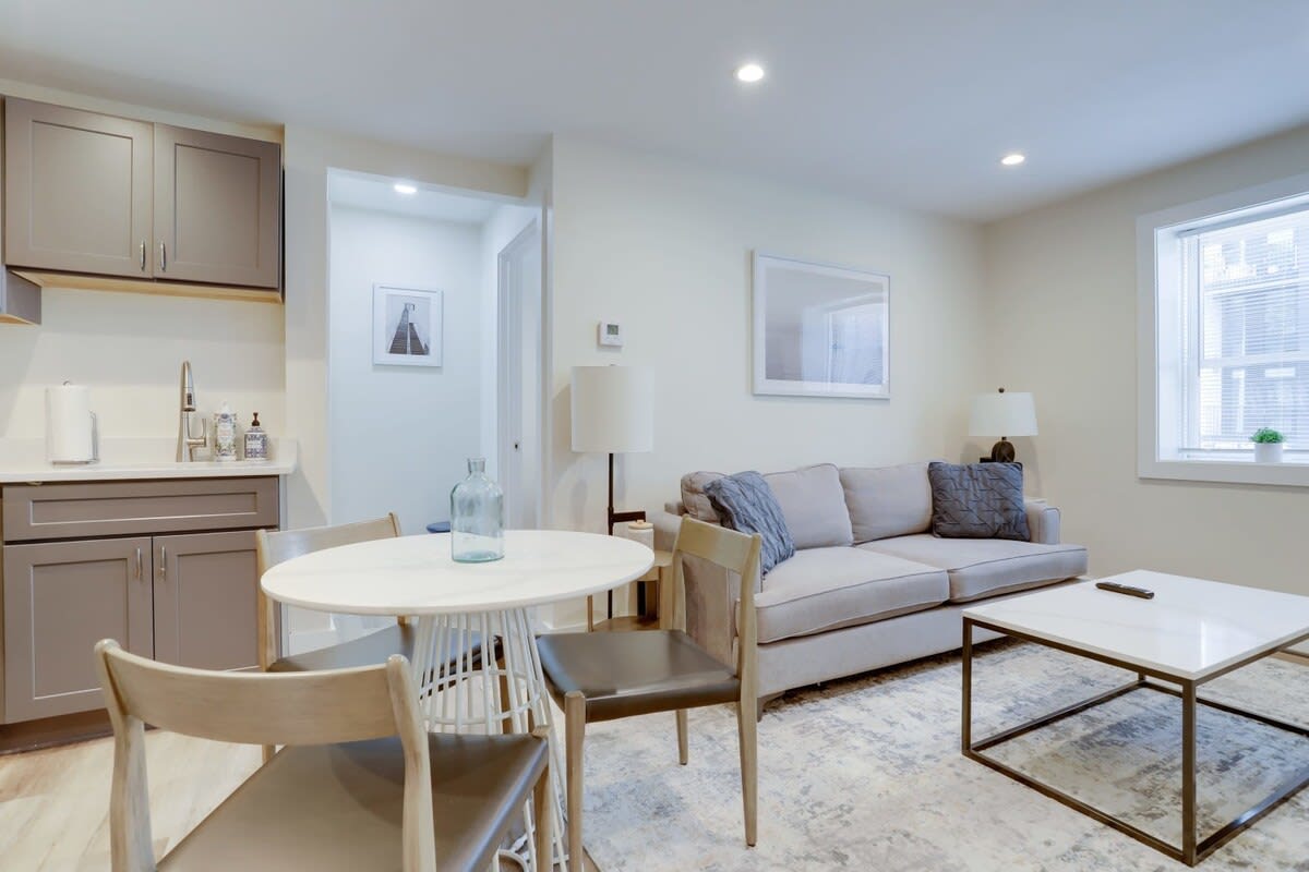 Sojourn on 9th 2BR near Convention Center & Metro 3