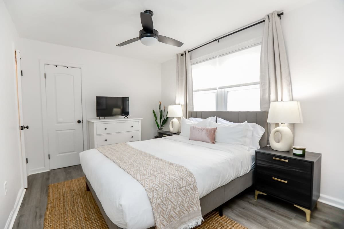 Sojourn at Anchor Breeze | Modern 1BR Pet Friendly — Norfolk, VA — vacation rental