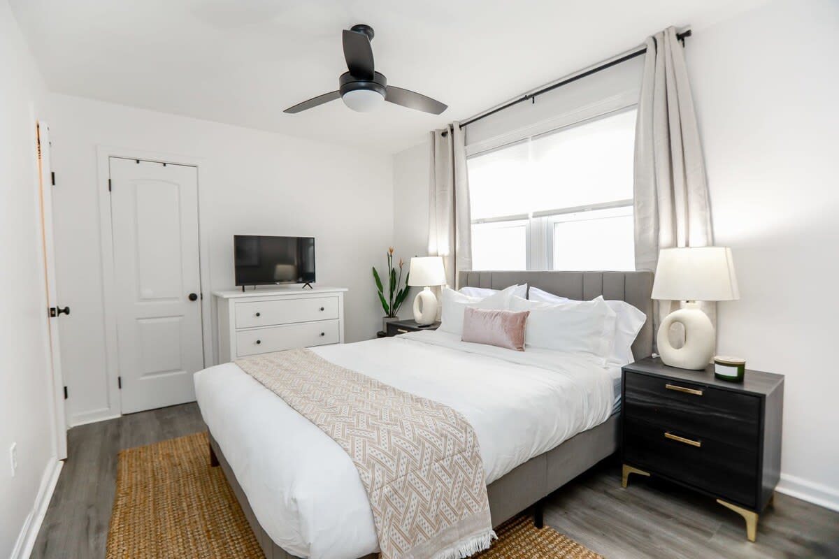 Sojourn at South Shore Just a 3 Min Walk to Beach 2