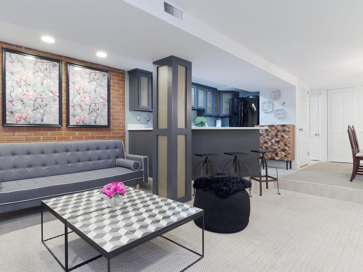 Spectacular 1 BDR/1 BA Apt. Walk to Capitol!