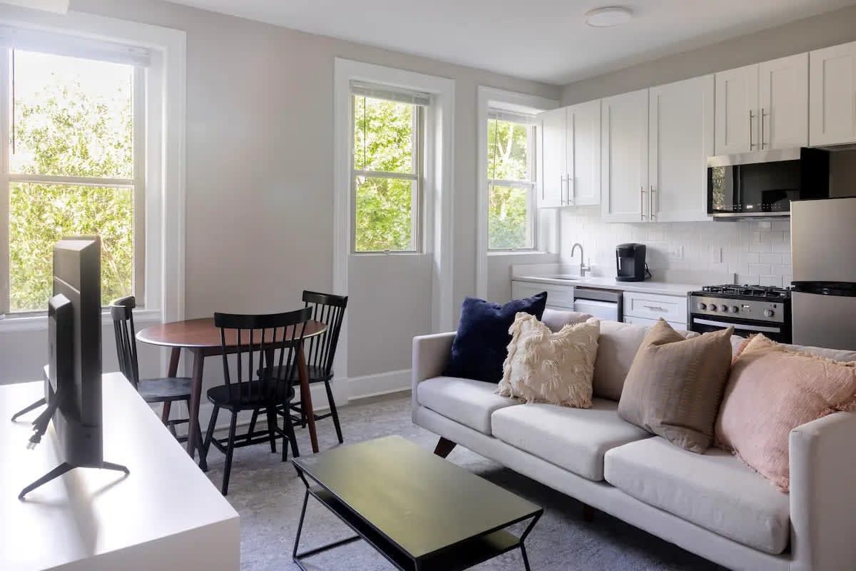 Sojourn 1 Bedroom + Den at The Muriel | #302 *NEW* — District of Columbia, DC — vacation rental