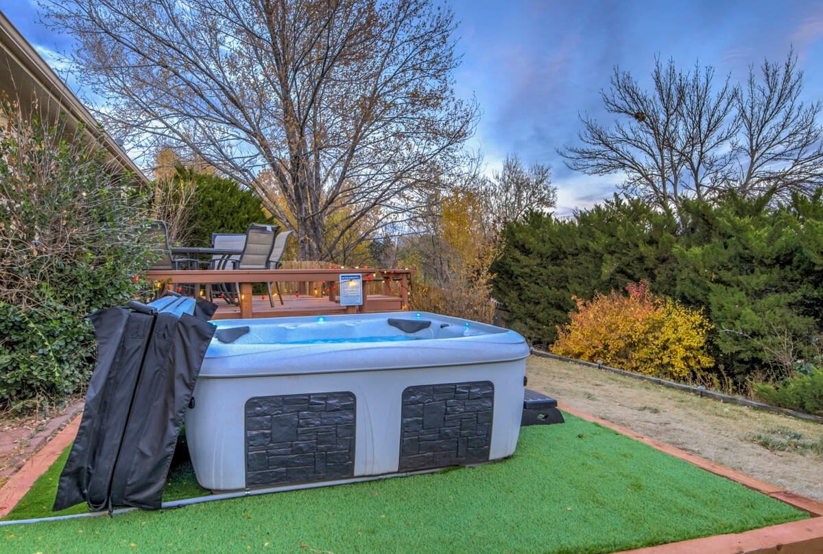 4BD Cheyenne Mountain House with Hot Tub and Grill — Colorado Springs, CO — vacation rental