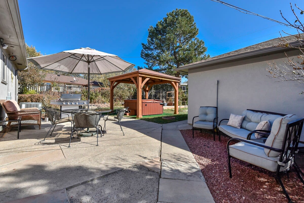 Hot Tub Gazebo near Downtown Colorado Springs View — Colorado Springs, CO — vacation rental