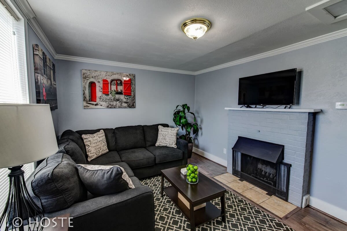 Downtown Cottage with Netflix TV near Old Colorado 2