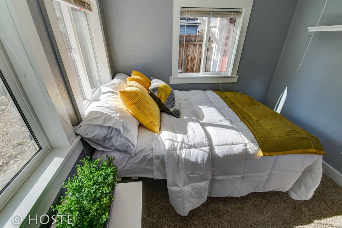 Downtown Cottage with Netflix TV near Old Colorado 3