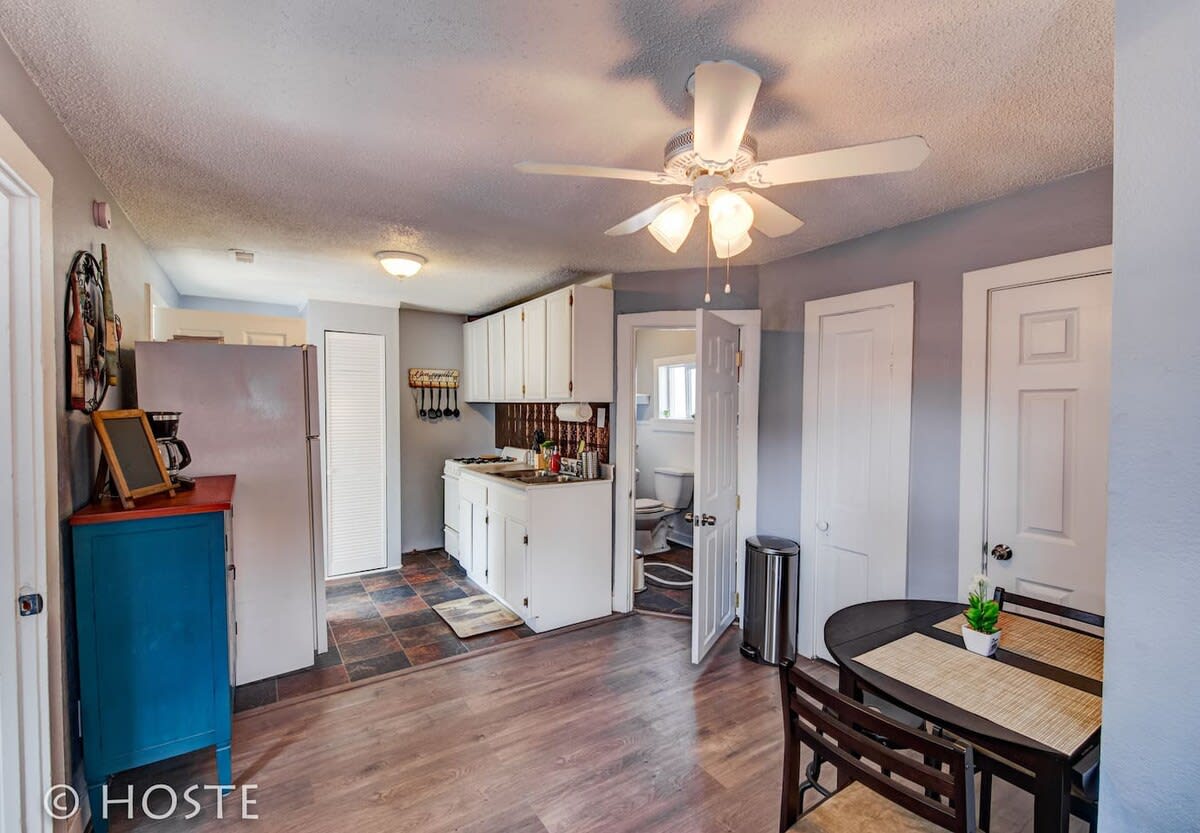 Downtown Cottage with Netflix TV near Old Colorado