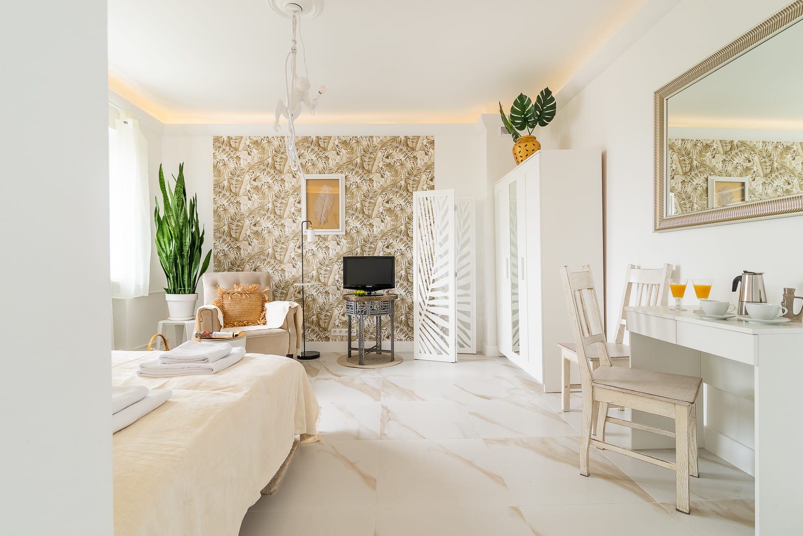 Pl. Inwalidów 10 | Warszawa |  Sunny Studio | WiFi — Warszawa, Województwo mazowieckie — vacation rental