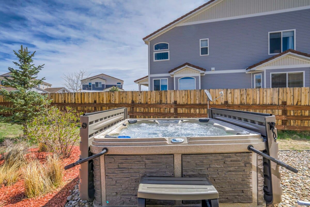 4BR|Hot Tub Pool Table, Ping Pong, Foosball! — Peyton, CO — vacation rental