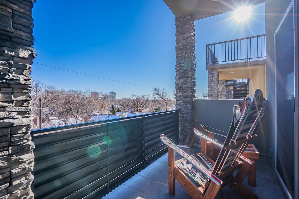 Modern Home, Rooftop deck w Firepit in DownTown CO — Colorado Springs, CO — vacation rental