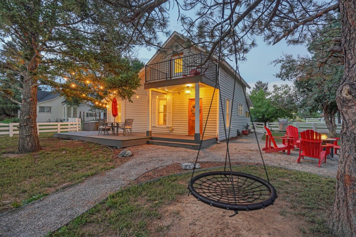 Old Farmhouse , Downtown Monument — Monument, CO — vacation rental