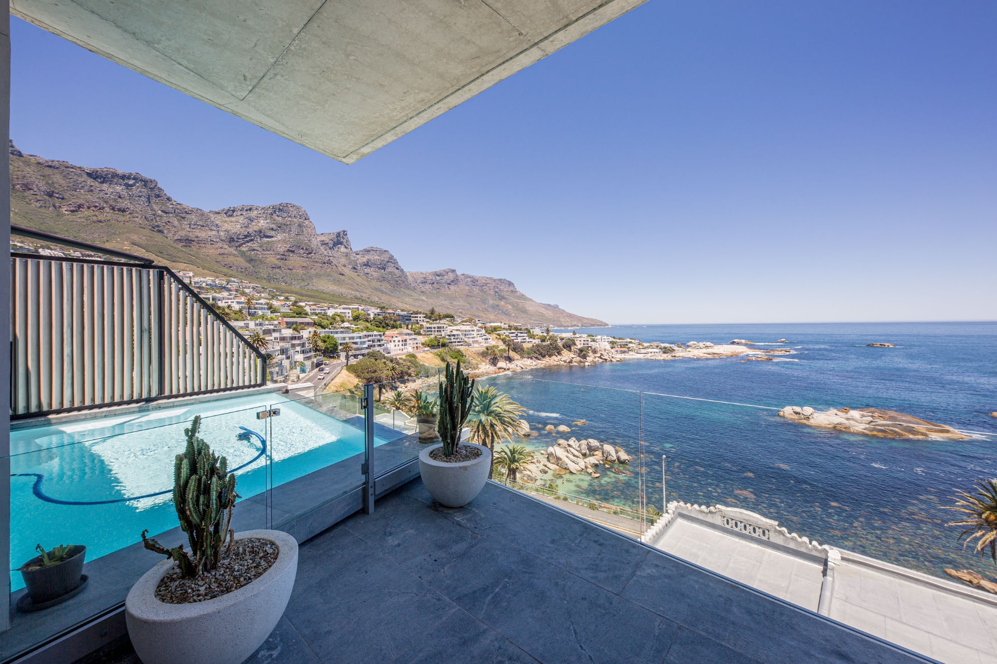 Spectacular Ocean Villa in Camps Bay | Photo 3