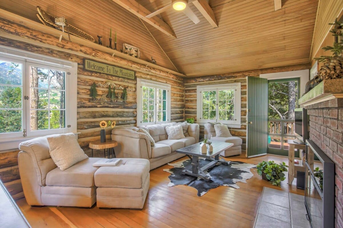 Wine Gazebo Pikes Peak Mountain Log Cabin — Cascade-Chipita Park, CO — vacation rental