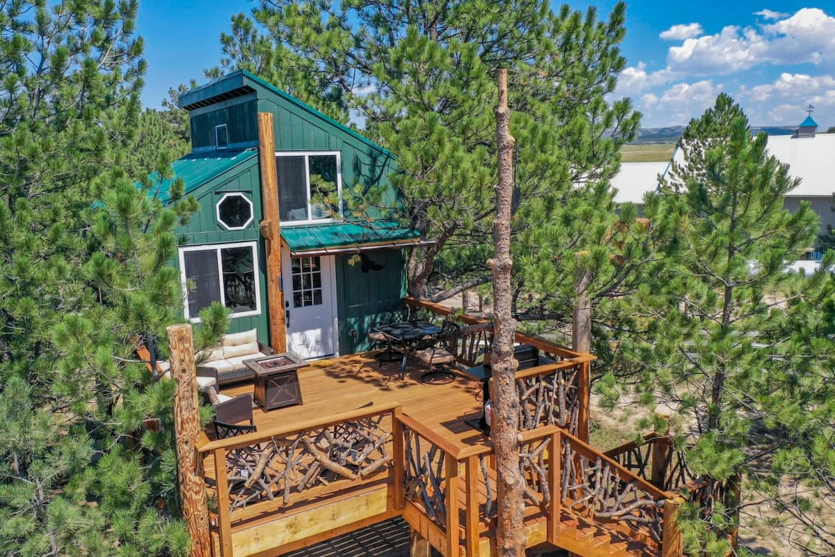 Mountainside Tree House Retreat — Larkspur, CO — vacation rental