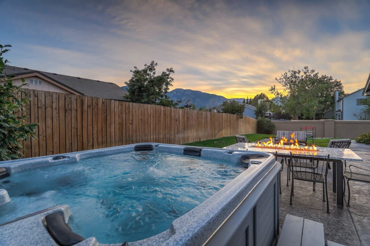 Mountainside View Firepit & Hot Tub near Broadmoor — Colorado Springs, CO — vacation rental