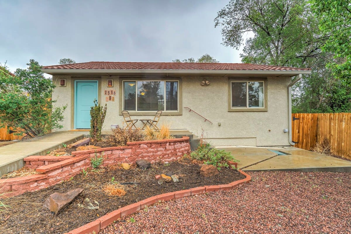 2BR Cottage with outdoor seating near Hiking & DT — Colorado Springs, CO — vacation rental