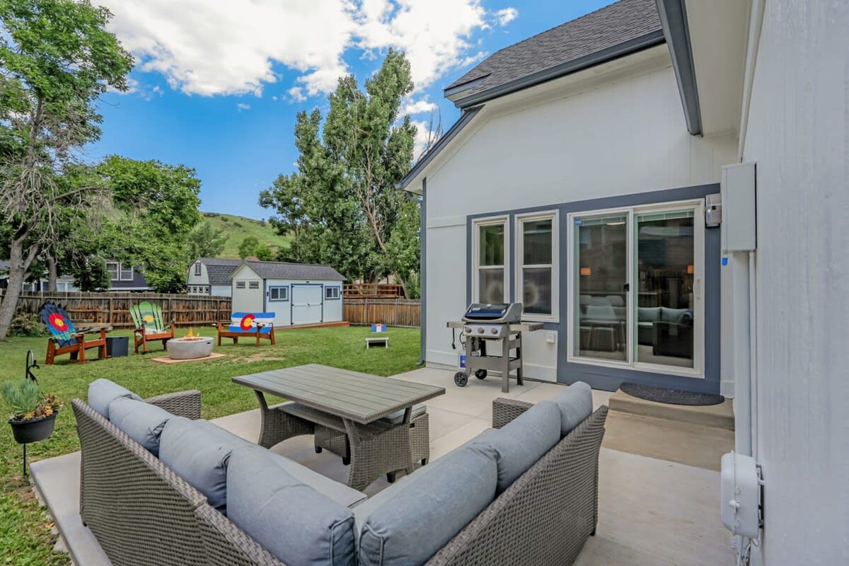 Fire pit, Patio, BBQ near Garden of the Gods USAFA