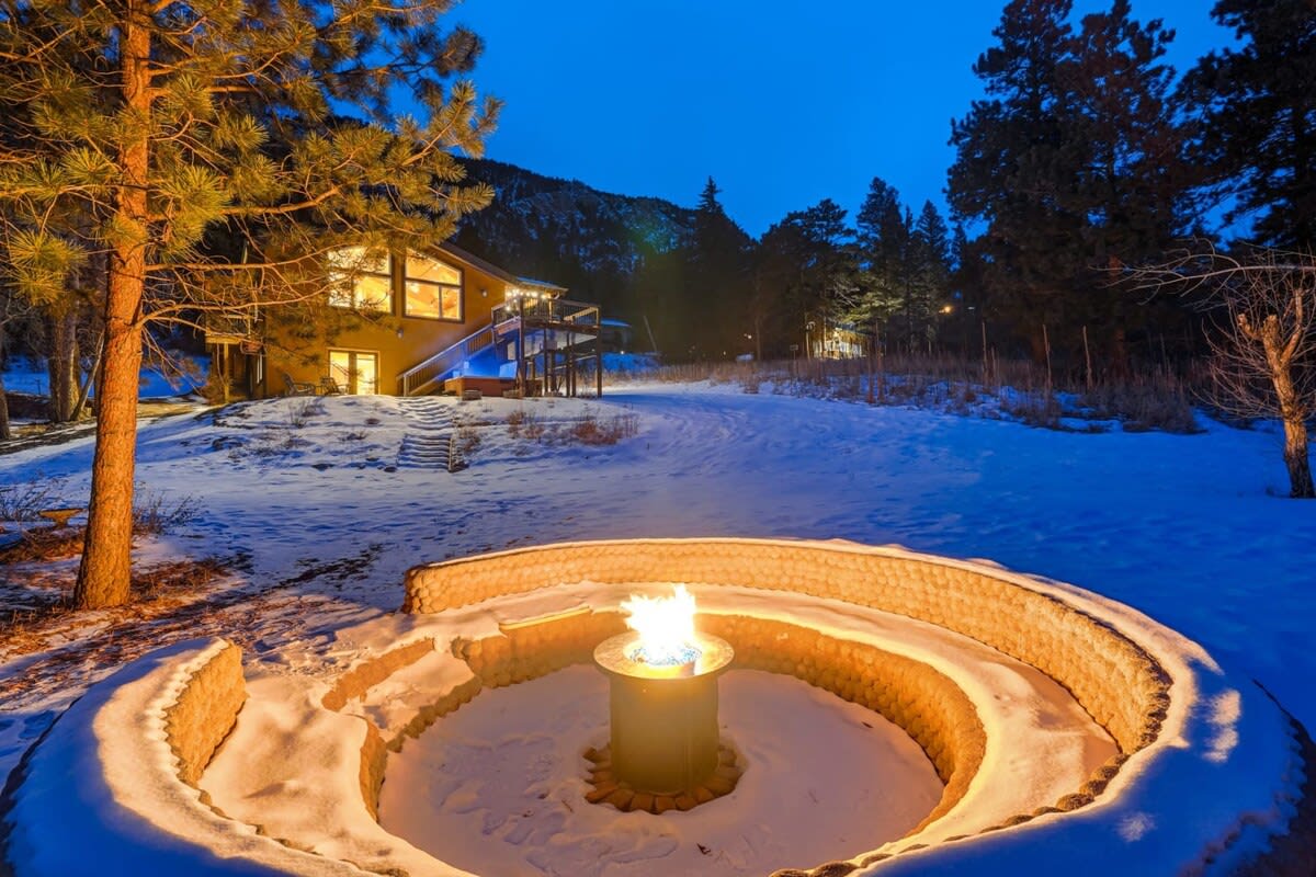 Green Mt. Getaway / Hot Tub, Game Room, & Fire Pit — Cascade-Chipita Park, CO — vacation rental