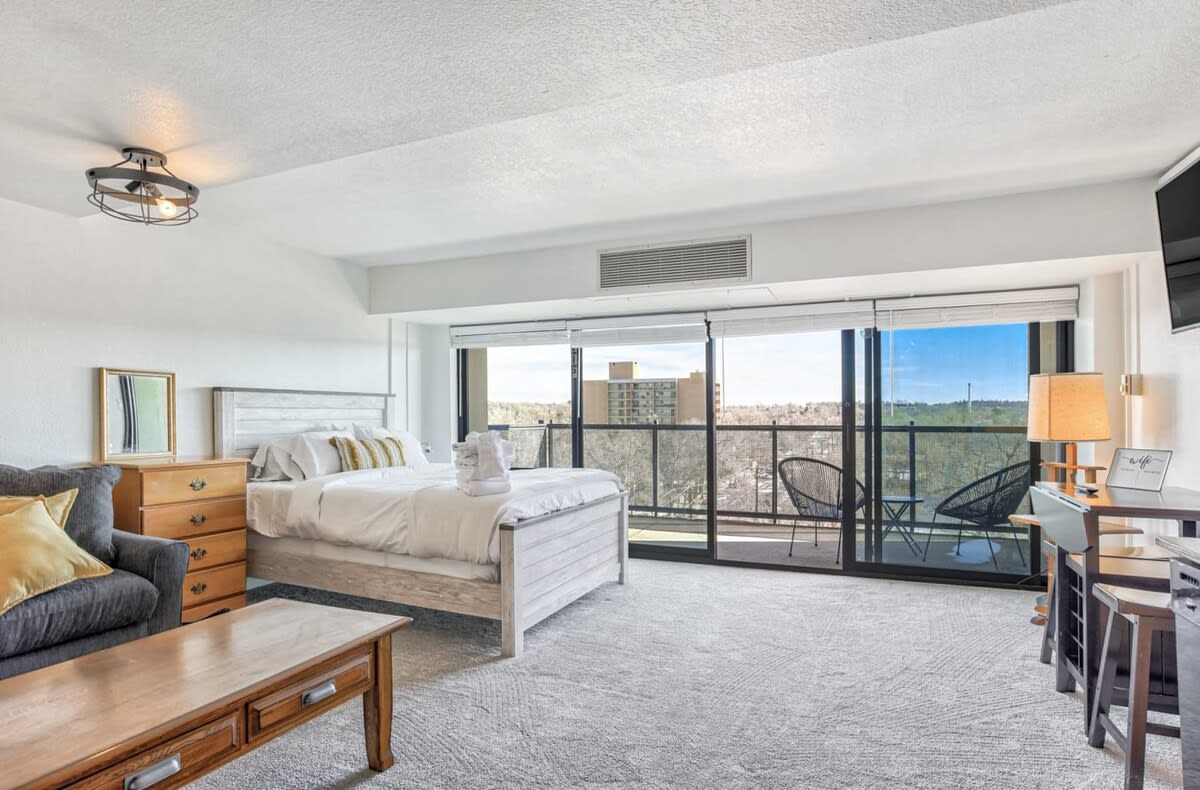 Studio Balcony, Citywalk Downtown Lofts CO Springs — Colorado Springs, CO — vacation rental