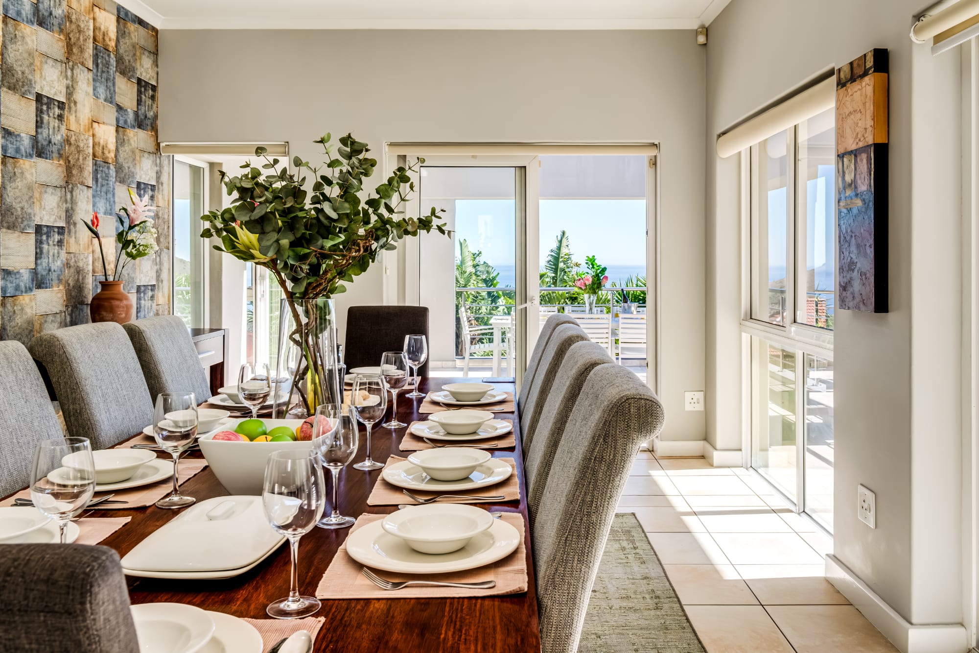 Family Home w Views Pool and Garden 100 Geneva 8