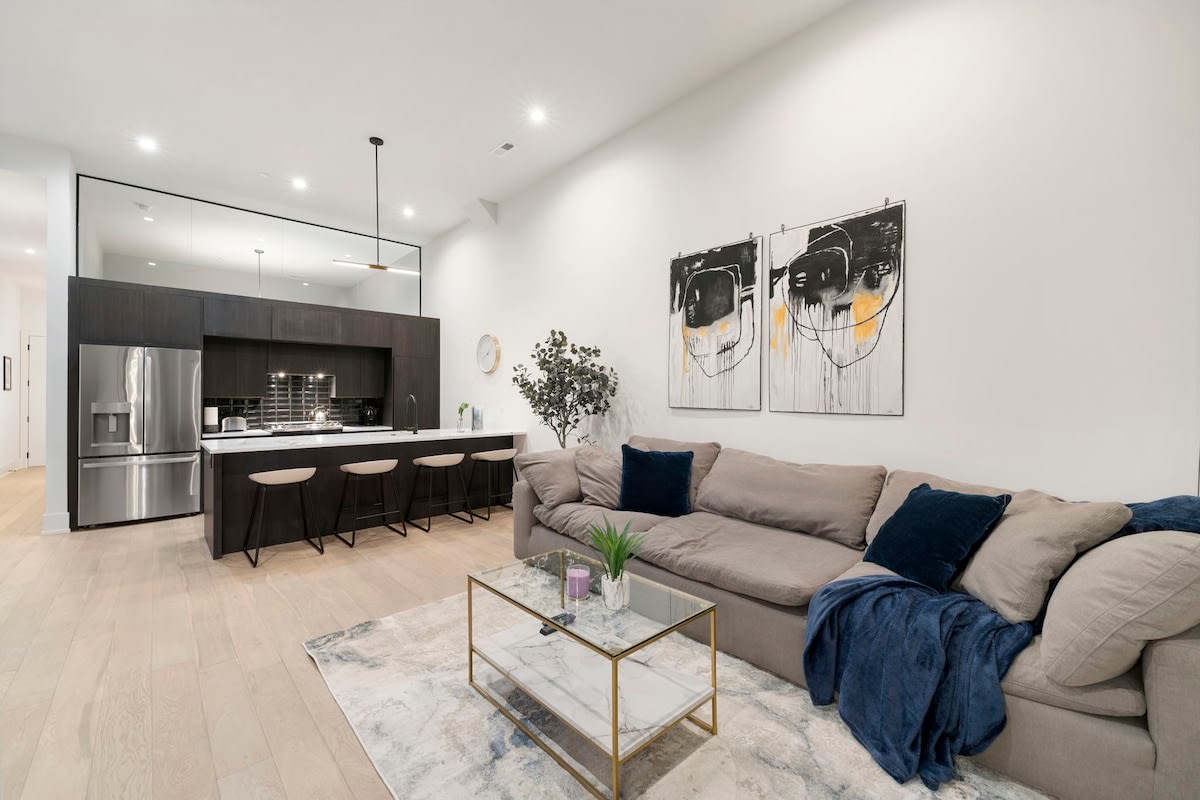 River North 2BD Condo: Parking, Balcony, Laundry — Chicago, IL — vacation rental