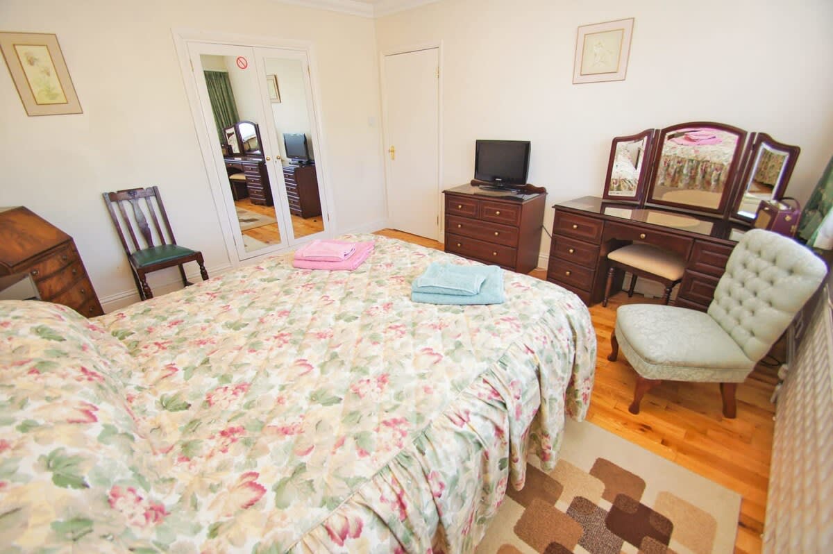 Dean Court Garden|Parking|by Brighton Holiday Lets - Brighton Holiday Home - Image 16