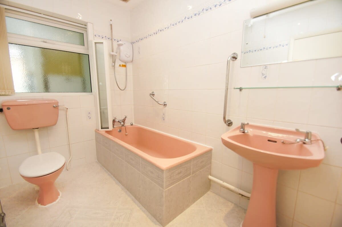 Dean Court Garden|Parking|by Brighton Holiday Lets - Brighton Holiday Home - Image 18