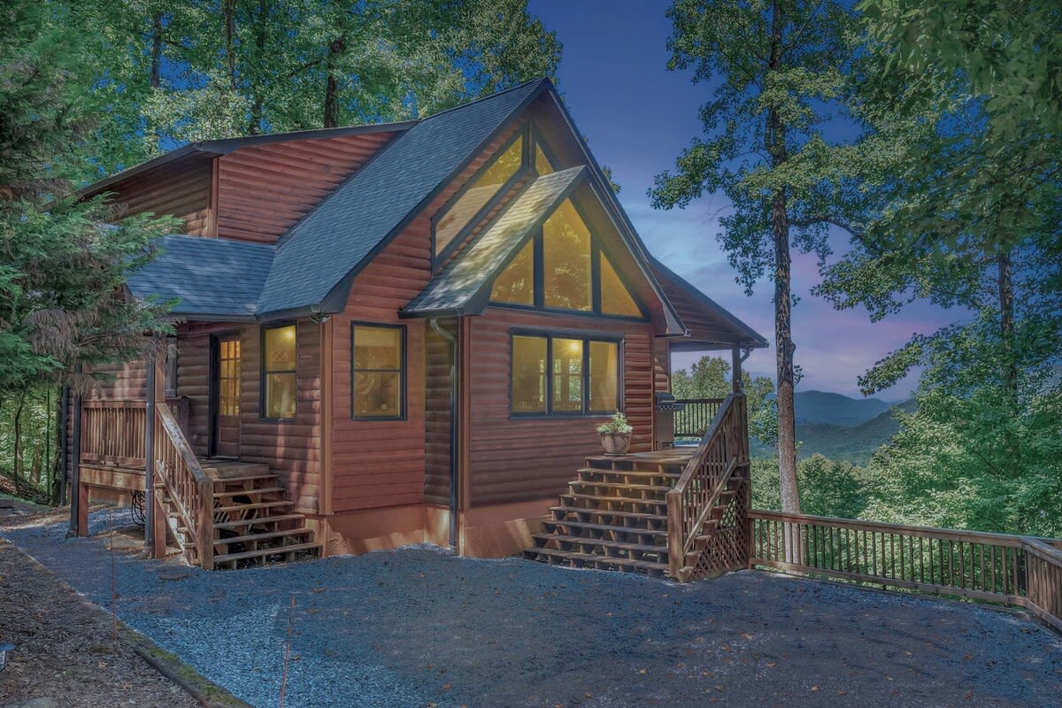 Ellijay Cabin: Mountain Views, Hot Tub & Fireplace! — Ellijay, GA — vacation rental