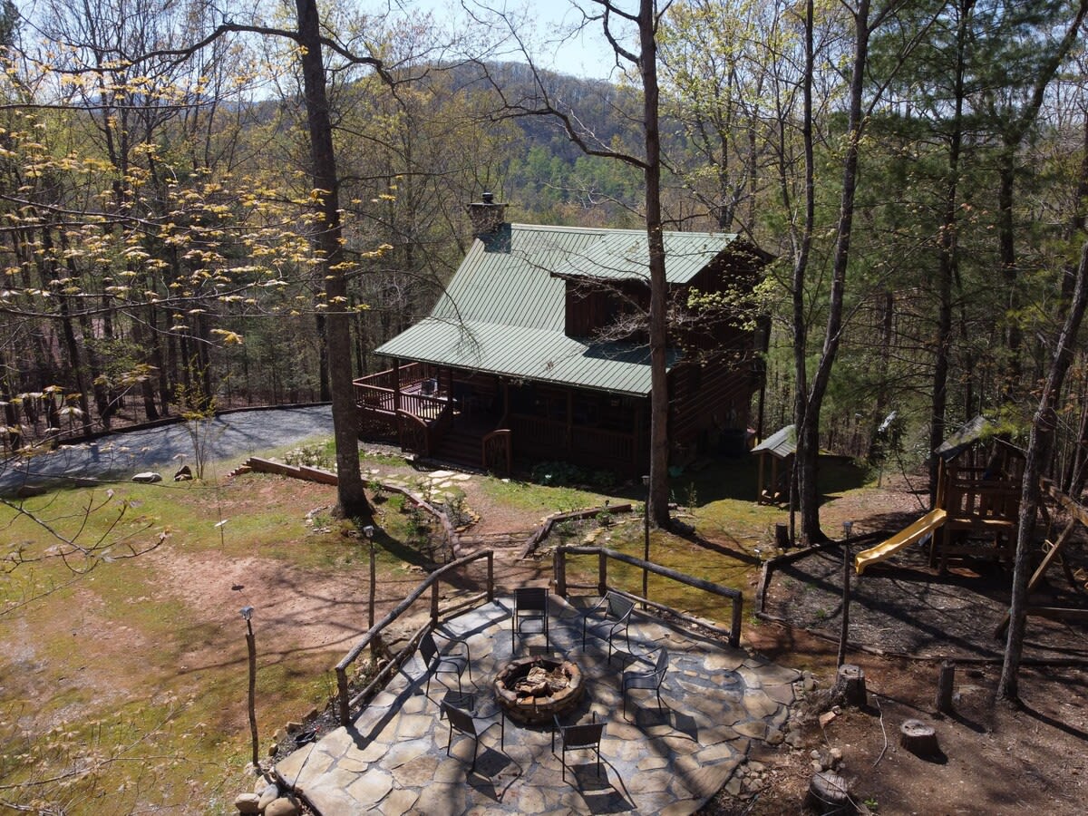 Hot Tub • Game Room • Firepit • Near Blue Ridge — Cherry Log, GA — vacation rental